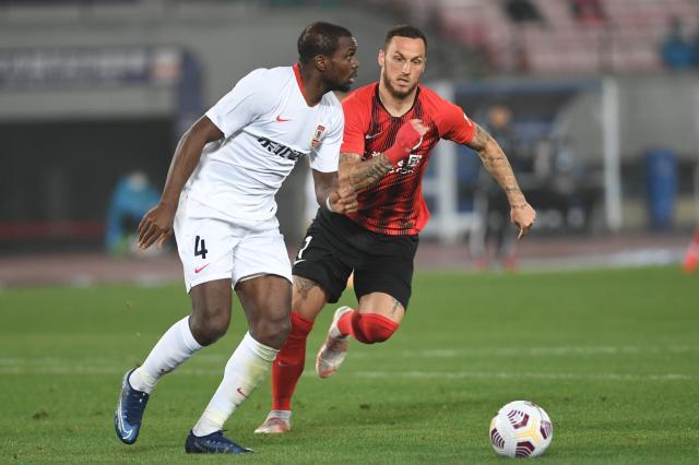 亚泰英超铁卫贡献惊人数据 全中超仅他能撞飞阿瑙